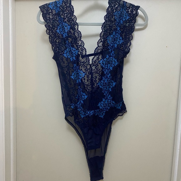 Blue lace and mesh teddy - Picture 9 of 10